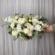 Load image into Gallery viewer, Loose & Airy Bouquet