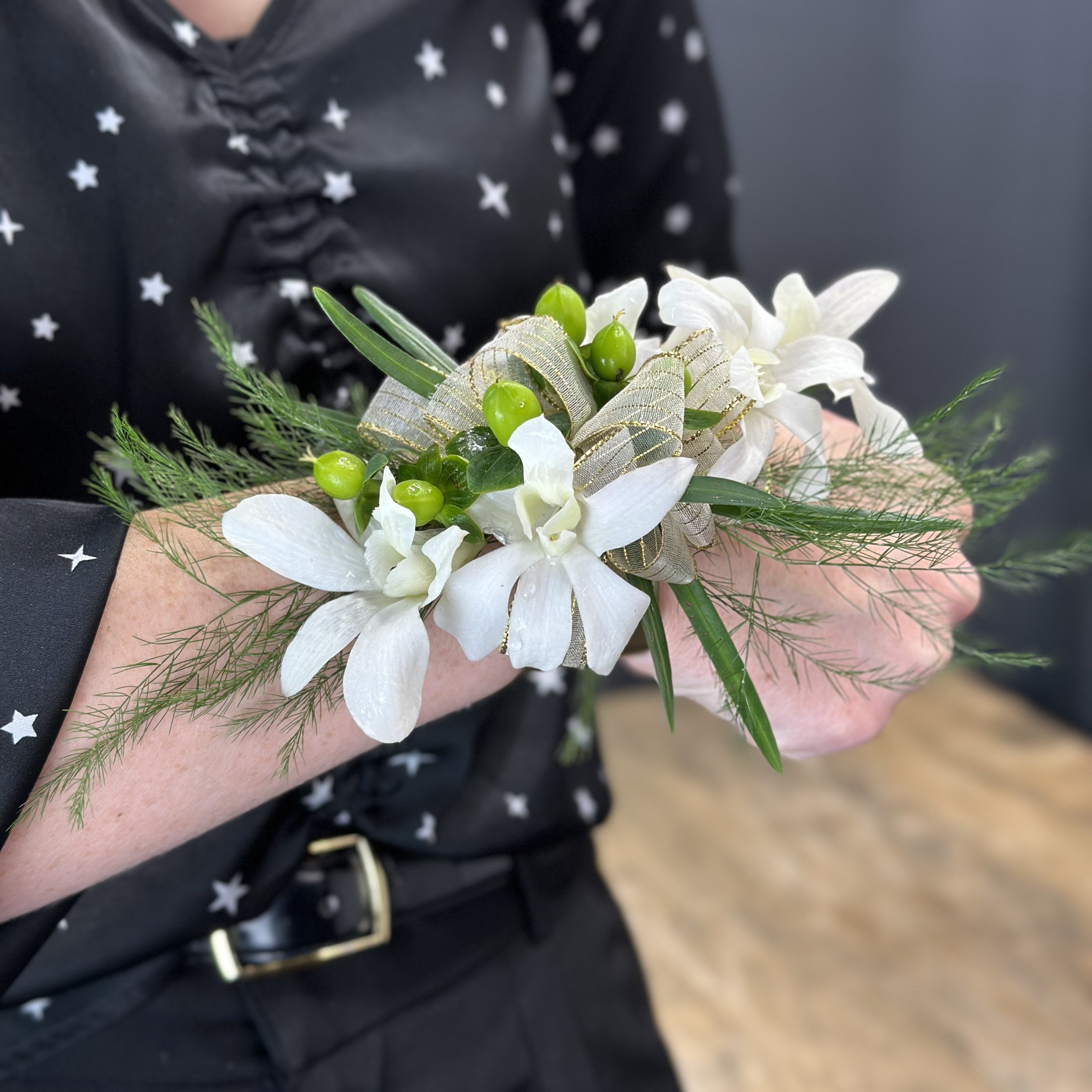White Corsage – The Blooming Idea